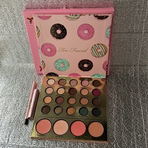 Too Faced You Drive Me Glazy Palette